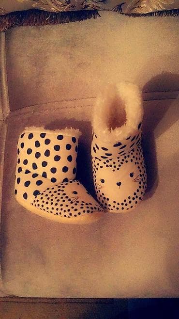 ağ ayaqqabi: Qiz ucun papuwdu geyinmiyib hec tezedi ici tukludu isdi saxliyir — 2