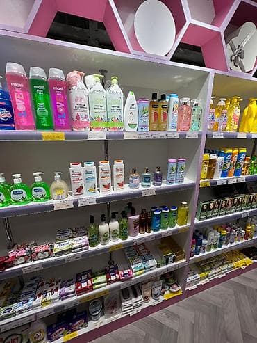 Сеточные витрины: Magaza baglandigina gore mebeller deyerinden cox asagi qiymete satilir — 6