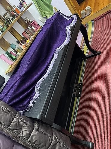 işlənmiş piano: Rəqəmsal pianino – klassik korpusda, 88 klavişli tam ölçülü klaviatura — 3