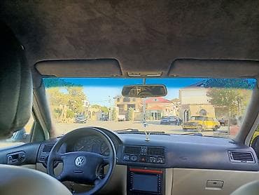 1.6 toyota corolla: Volkswagen Bora: 1.6 l | 2000 il Sedan — 6