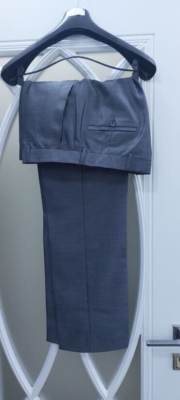 Köynəklər: Kastyum. 1 ya 2 defe geyinilib. 50 razmer — 2