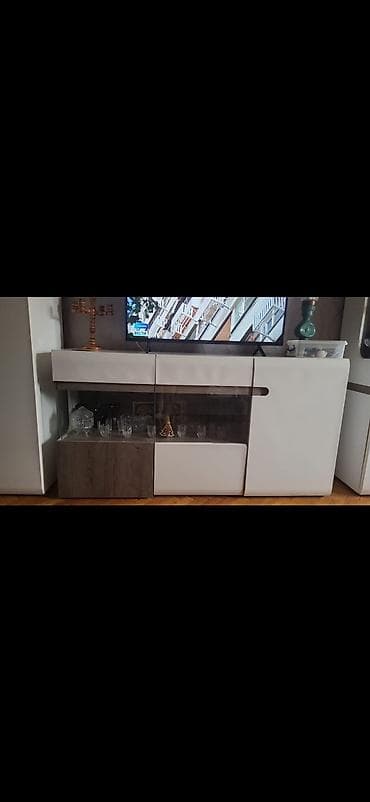 ağ divan: Mebel dəsti – vitrinalı TV stend və şkaf - Müasir dizayn: ağ parlaq — 1