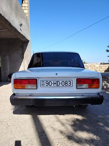 масляный радиатор: VAZ 2107 sedan – ağ rəng, 4 qapı. Texniki və xarici xüsusiyyətlər: - — 2