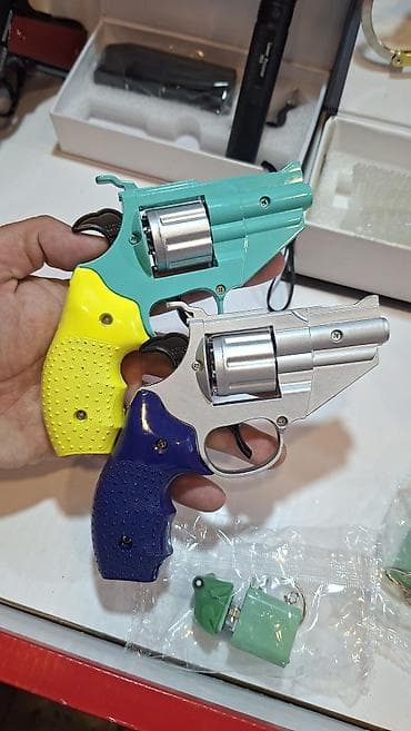 Oyuncaq Rəngli tapança Xüsusiyyətlər: - Revolver tipli - İstifadə lalafo.az -da Oyuncaq Rəngli tapança Xüsusiyyətlər: - Revolver tipli - İstifadə