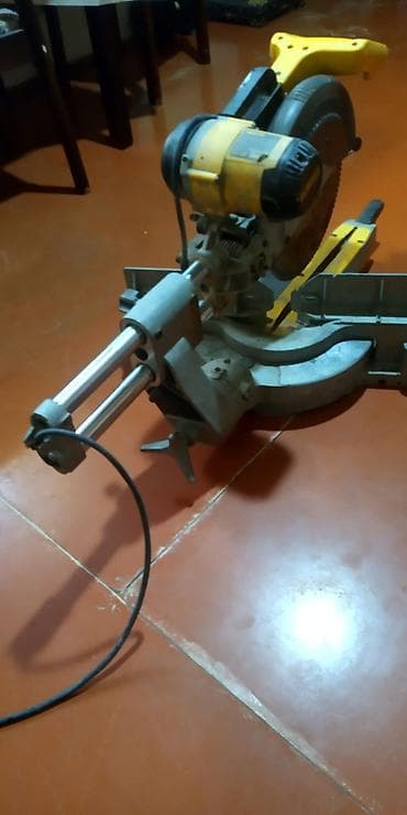 disk mişar: Məhsul: DeWALT sürüşən gönye mişarı (sliding compound miter saw) — 3