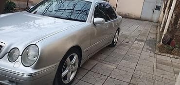 Mercedes-Benz E 240: 2.4 l | 2001 il Sedan — 9