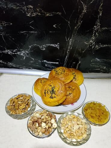 kişmişli bulka: Müxtəlif çeşiddə çərəzlər, qovrulmuş fındıq, araxes, püstə, badam — 1
