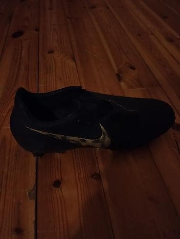 Nike Phantom Venom futbol butsası - Model: Nike Phantom Venom (yan — 2