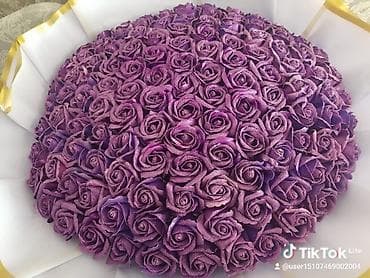 dekor guller: Böyük ölçülü bənövşəyi qızılabənövşə güllərdən ibarət dəbdəbəli buket — 1