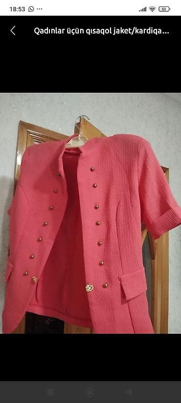 usta geyimi: Qadınlar üçün qısaqol jaket/kardiqan - Rəng: tünd çəhrayı/korall ton — 1