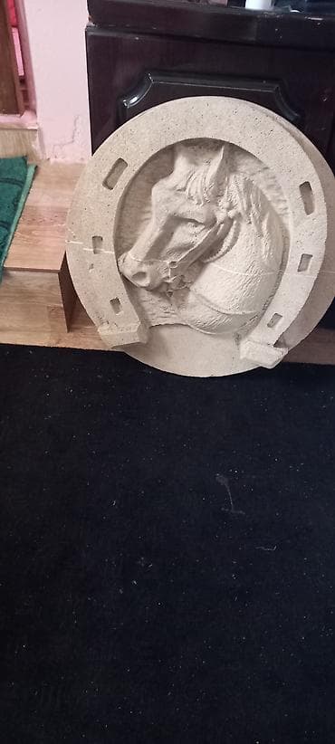 parca bez: Dekorativ relyef panel – at başı təsviri - Material: qumdaşına bənzər — 4