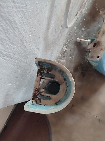 borular: Mavi rəngli keramik lavabo dəsti 30azn saat11.00.20.00kim zəg — 2