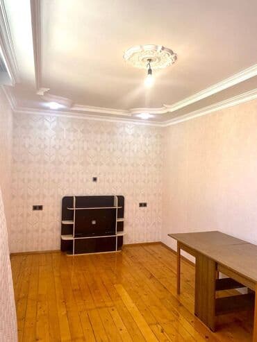 kirayə restoran: Sumqayıt 13 cu mkr-da. duz yaninda 2 dene mekteb, baxca, supermarket — 3