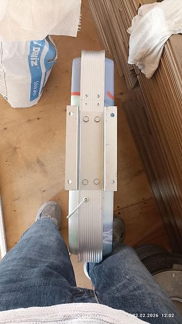 İstehsal avadanlığı: SEAKOO işıqlandırılan vitrin lövhəsi və şüşə vitrin karkası Məhsul: - — 3