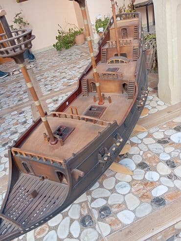 10 cent kaç manat: Taxta maket gəmi – 17-ci əsr tipli üç dirəkli yelkənli kalyon - — 2