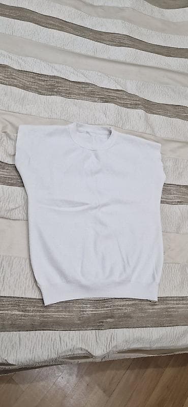 ev geyimleri sekilleri: Qadın geyimləri dəsti – 4 ədəd 1) Ağ köynək və boz trikotaj kardiqan — 2