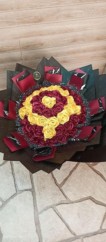 Buket güllər: Qırmızı-sarı güllərdən böyük buket əl əməyi göz nuru - Üslub — 3