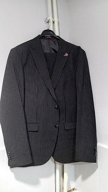 Delmont Manfashion kişi dəsti – nazik ağ zolaqlı qara parça. -
