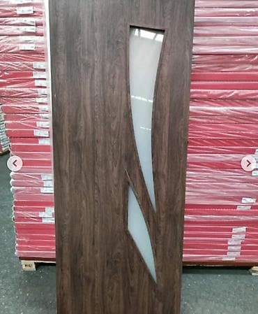 qapi dekoru: Müasir dizaynlı otaq qapısı - Model: Şüşə dekorlu asimmetrik kəsimli — 1