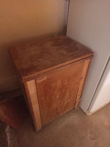 panel radiator: Kabineli mexaniki tikiş maşını - Taxta kabinet və qapaqlı iş masası — 2