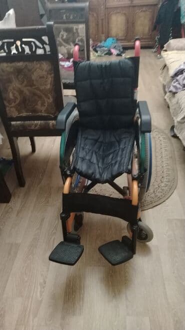 Digər tibbi məhsullar: Yüngül konstruksiyalı manual əlil arabası - Alüminium/metal çərçivə — 1