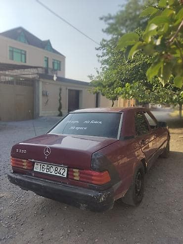 lada mostu: Mercedes-Benz 190: 2.3 l | 1990 il Hetçbek — 5