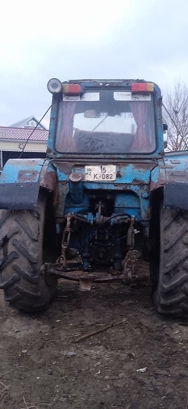 bmw surətlər qutusu: Traktor MTZ (Belarus) tipli, kabinəli, dörd təkərli, dizel mühərrikli — 4