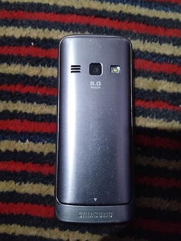 Samsung < 2 GB Memory Capacity, rəng - Gümüşü, Düyməli lalafo.az -da Samsung < 2 GB Memory Capacity, rəng - Gümüşü, Düyməli