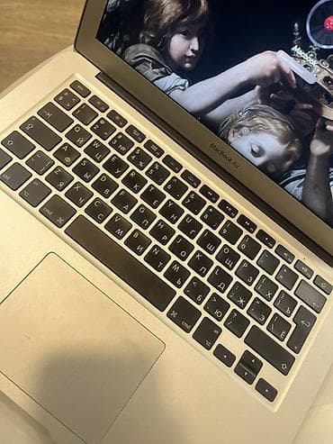macbook air: Apple MacBook Air noutbuku - Model: MacBook Air (gümüş alüminium — 4