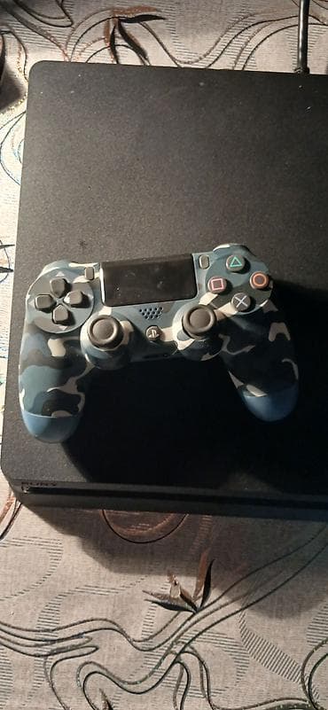 gen: Sony PlayStation 4 Slim oyun konsolu - Model: PS4 Slim (Sony loqolu — 2