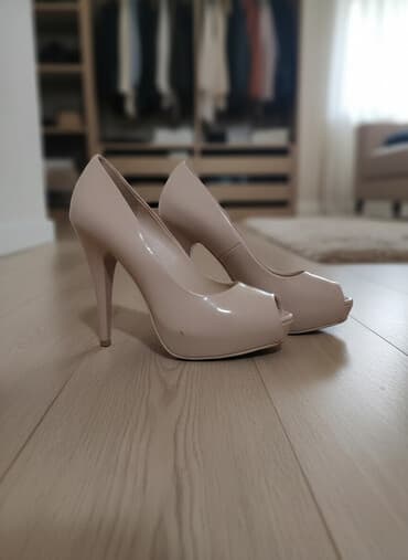 4xl nece razmerdi: Bir neche defe toya geyilib. burnu achiqdir. 35 razmer. ancaq evin — 1