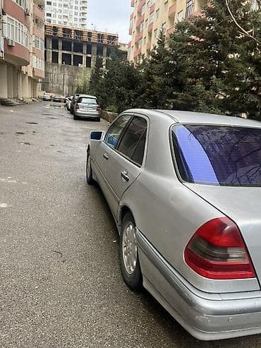 akumlyator alisi: Mercedes-Benz C-Class: 2.2 l | 1996 il Sedan — 2