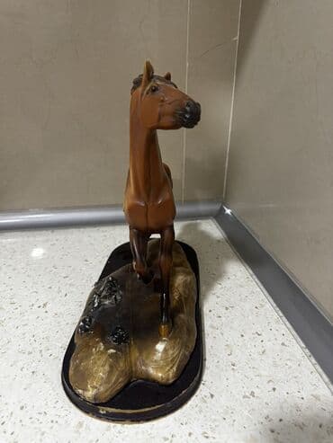 Fiqur, Rezin, rəng - Qəhvəyi