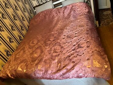 divan ucun ortukler: Yataq üçün rəng - Çəhrayı Yataq örtüyü — 2