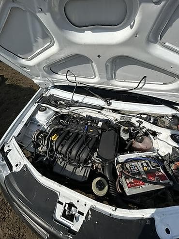 vaz lada 2112: Renault Logan (ağ sedan) - Kuzov: 4 qapılı sedan, ağ rəng, qara — 7