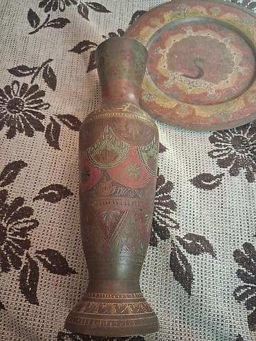 Vazalar: Bir vaza, Metal — 9