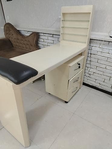 Gözəllik salonu avadanlıqları dəsti - Manikür masası: Krem rəngli — 1