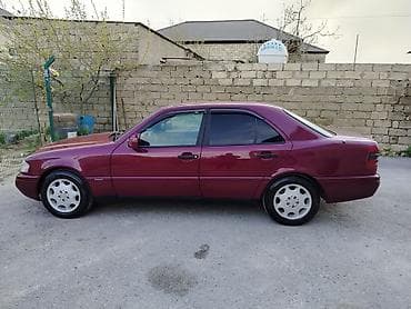 bmw 320i 2000: Mercedes-Benz C-Class: 1.8 l | 1996 il Sedan — 9