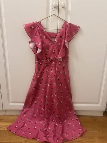 Chevrolet: Qadın paltarı – çiçəkli, qızılı-çəhrayı rəng - Model: Uzun, A-kəsimli — 1