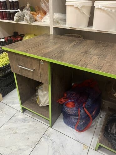 письменный стол с полками: Kompüter masası, Laminat, Dördbucaq masa — 1