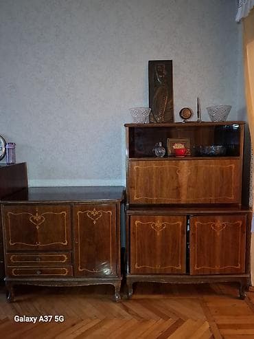 Klassik üslubda taxta bufet-dolap dəsti - Material: təbii qoz ağaci