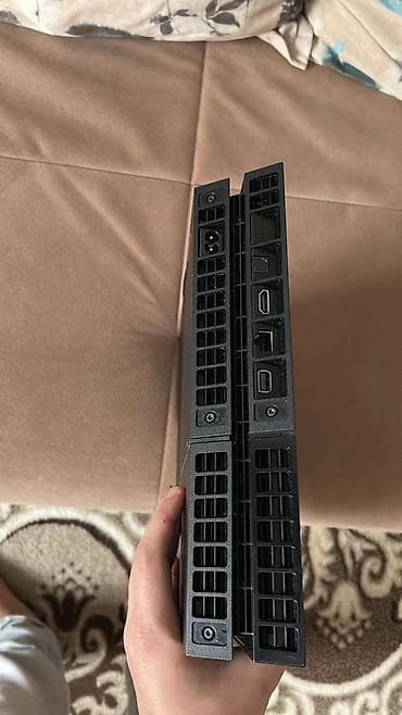 playst: Sony PlayStation 4 (PS4) – original “Fat” model Xüsusiyyətlər: - 500 — 3