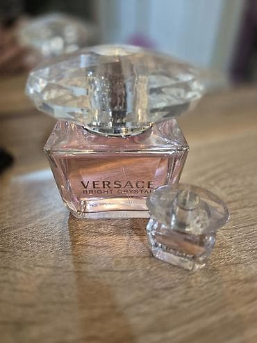 Şəxsi əşyalar: Versace Bright Crystal qadın ətiri 1 dəfə iyinə baxılıb. İyi — 1