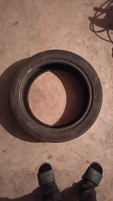 cd disklər: Satılır: 235/45 R18 yay şini - Ölçü: 235/45 R18 (en 235 mm, hündürlük — 4