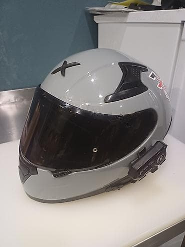 Moto kaska – tam üzlü, inteqral tip. Xüsusiyyətlər: - Rəng: boz