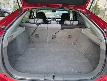 bmw e 39: Toyota Prius (2-ci nəsil) hibrid hetçbek - Rəng: qırmızı - Kuzov: 5 — 5