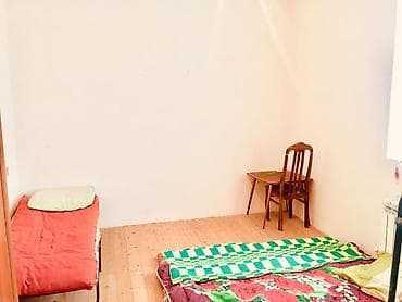 дом с цокольным этажом и гаражом: 3 otaqlı ev – mebel və texnika ilə - Geniş mətbəx: qırmızı-ağ rəngli — 4