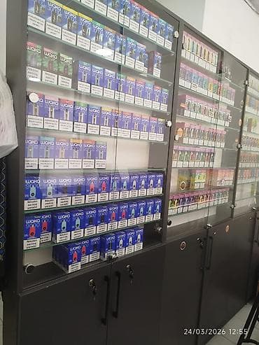 mağaza vitrinleri: Salam. Vitrinlər yeni yığılıb. Mağaza bağlandığı üçün yarı qiymətinə — 3