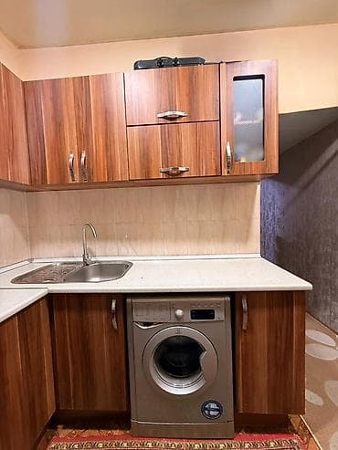 lepe: Mətbəx mebel dəsti – L formalı, ağ iş masası və qoz rəngli fasadlar - — 5