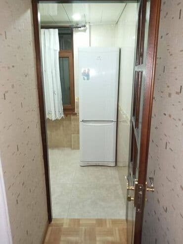 bine qesebesinde ev: Nizami rayonu,Qara Qarayev metrosu,5 mərtəbənin,2-ci mərtəbəsində 2 — 4